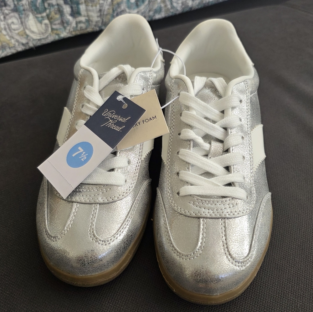 Universal Thread Silver White Athletic Shoes Chunky Design